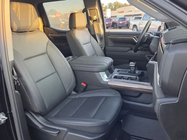 Used 2025 Black Chevrolet RST image 18
