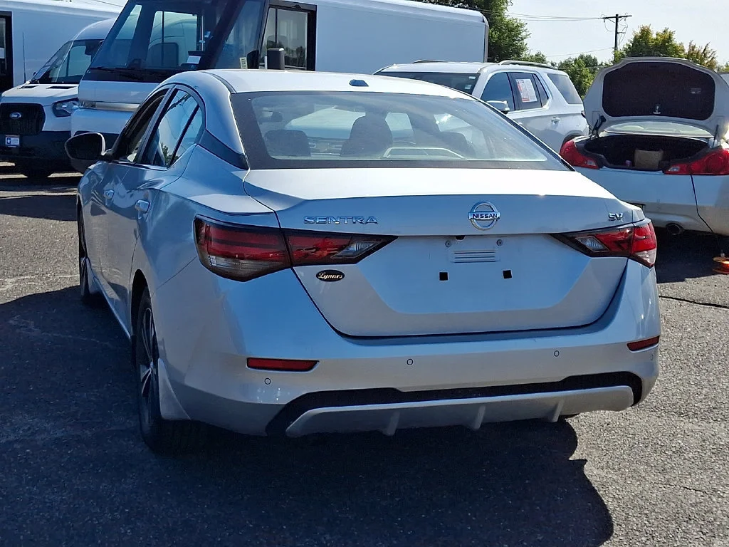 Used 2021 Silver Nissan SV Xtronic CVT image 9