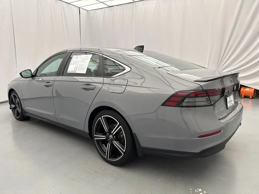 Used 2025  Honda Sport image 5