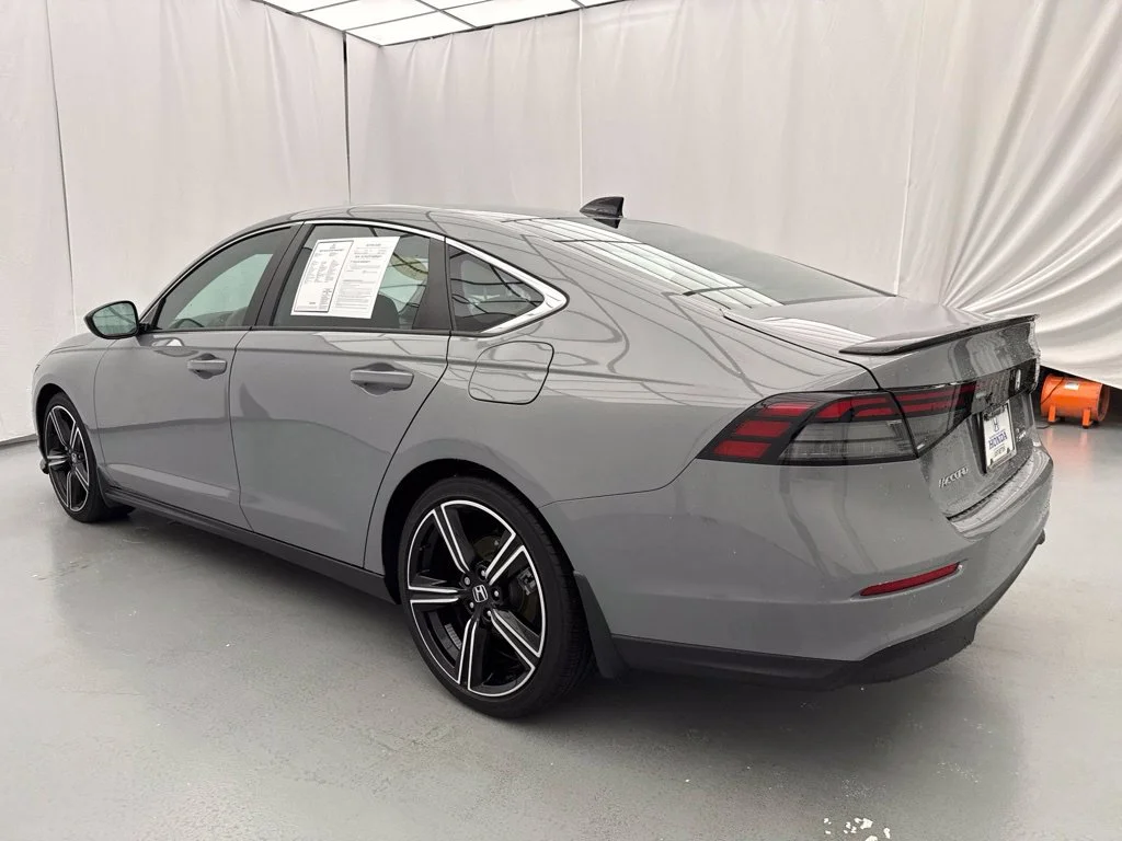 Used 2025  Honda Sport image 6