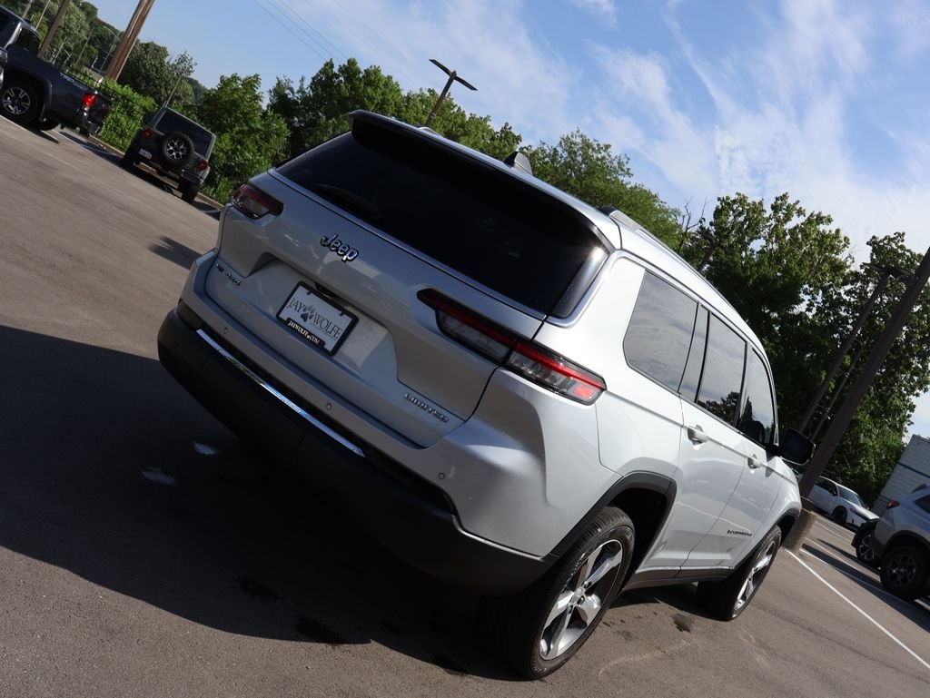 Used 2021 Silver Jeep Limited image 7