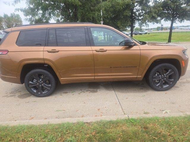 New 2027 Copper Shino Metallic Clearcoat Jeep Limited image 4