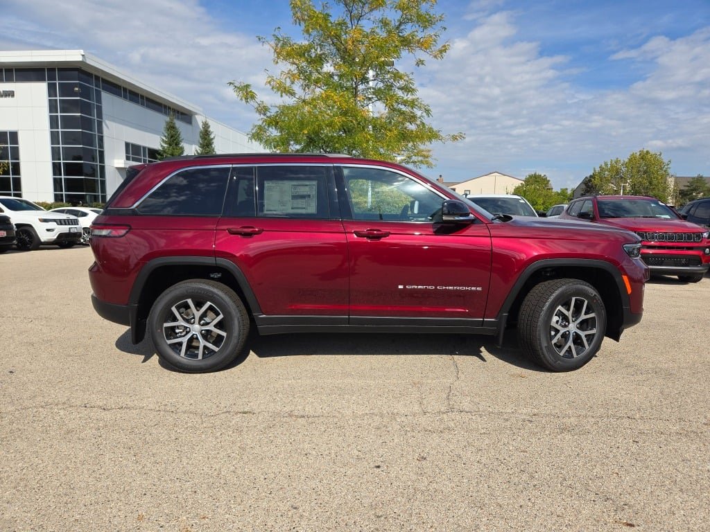 New 2025 Velvet Red Pearl-Coat Exterior Paint Jeep Limited image 6