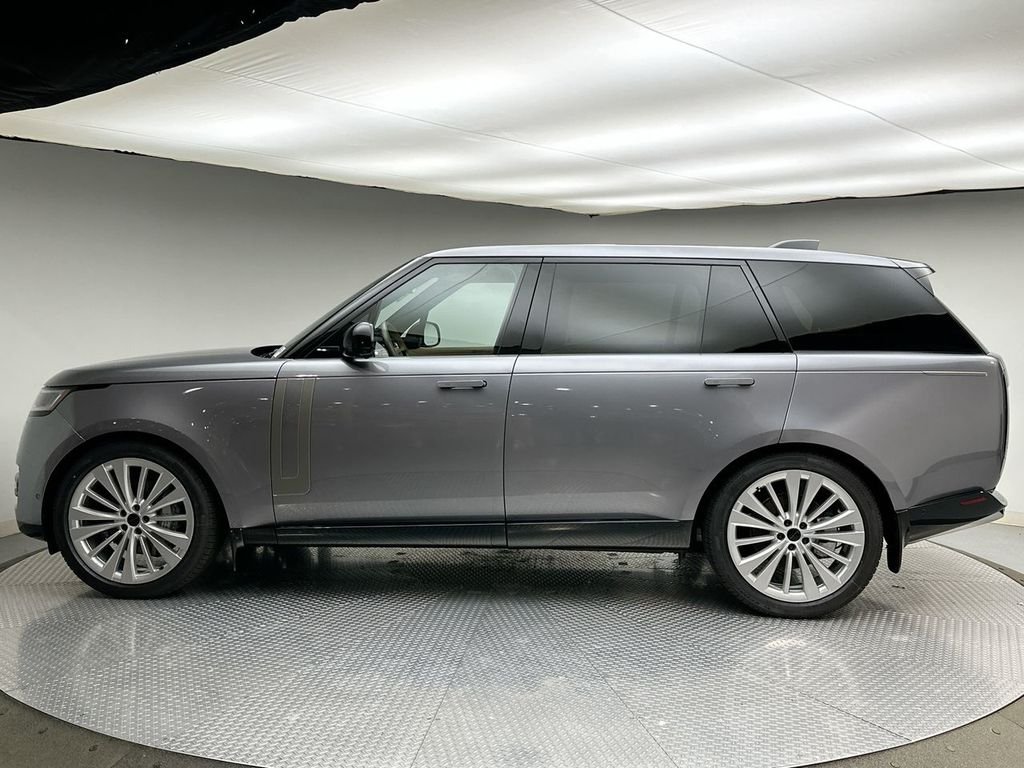New 2026 Eiger Grey Metallic Land Rover SE image 2