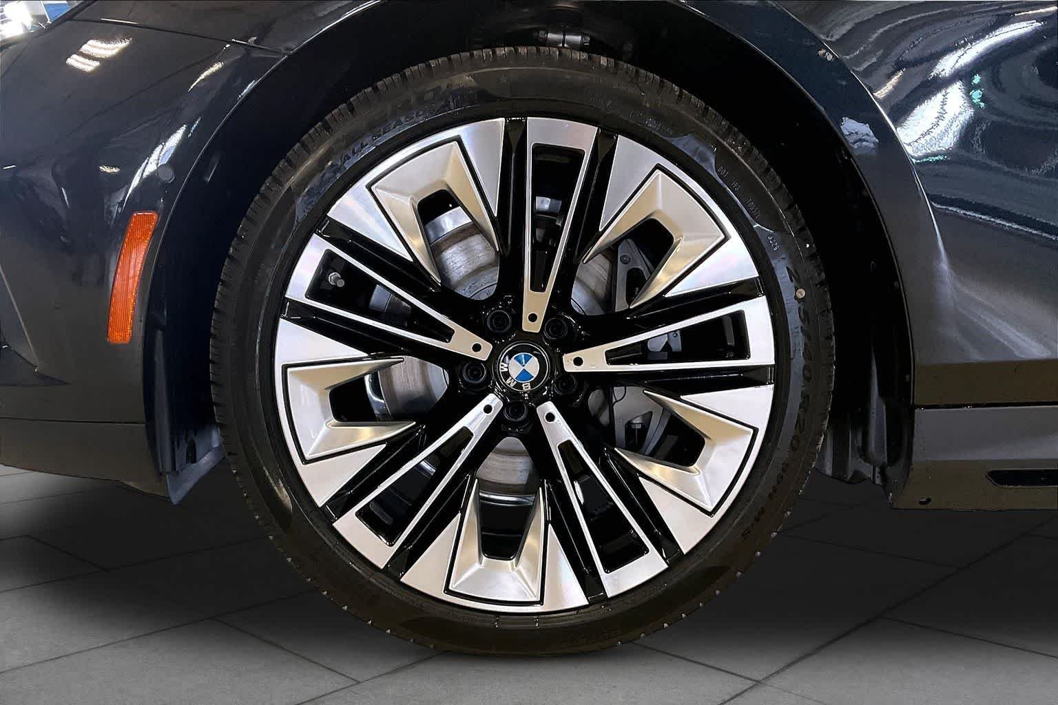 New 2027 Black Sapphire Metallic BMW eDrive40 image 11