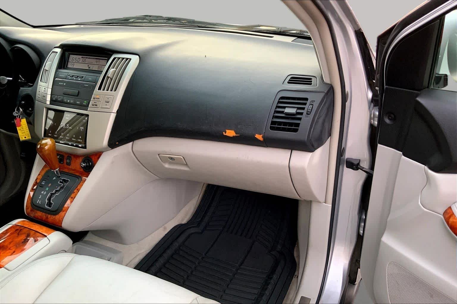 Used 2009 Classic Silver Metallic Lexus  image 17