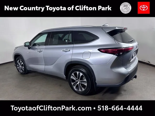 Used 2021 Silver Toyota XLE image 5