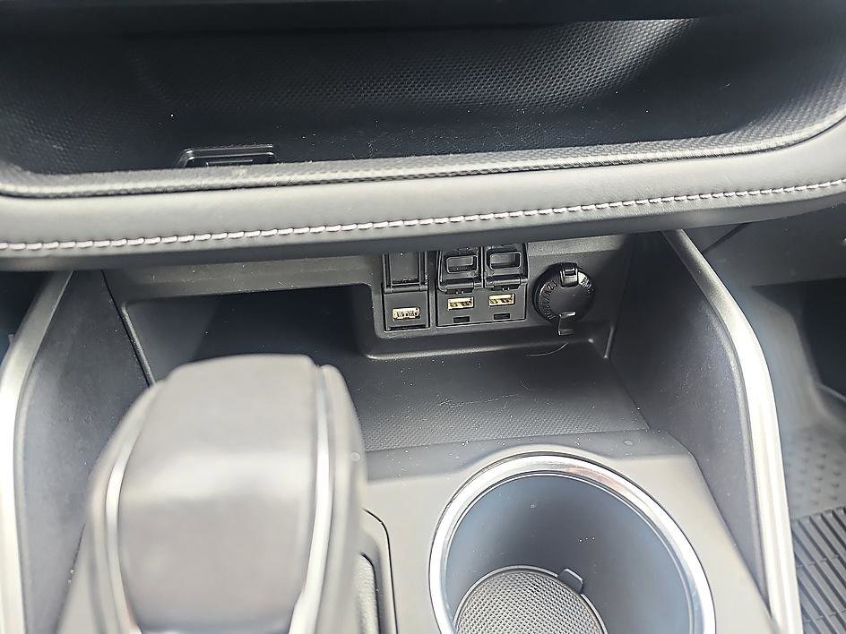 Used 2021 Blizzard Pearl Toyota Hybrid XLE image 26