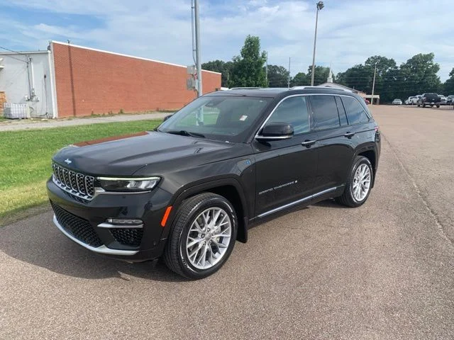 Used 2023 Brown Jeep  image 3