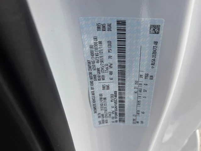 New 2027 Oxford White Ford F-350® XL image 16