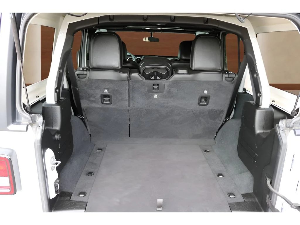 Used 2023 White Jeep Sport S image 16