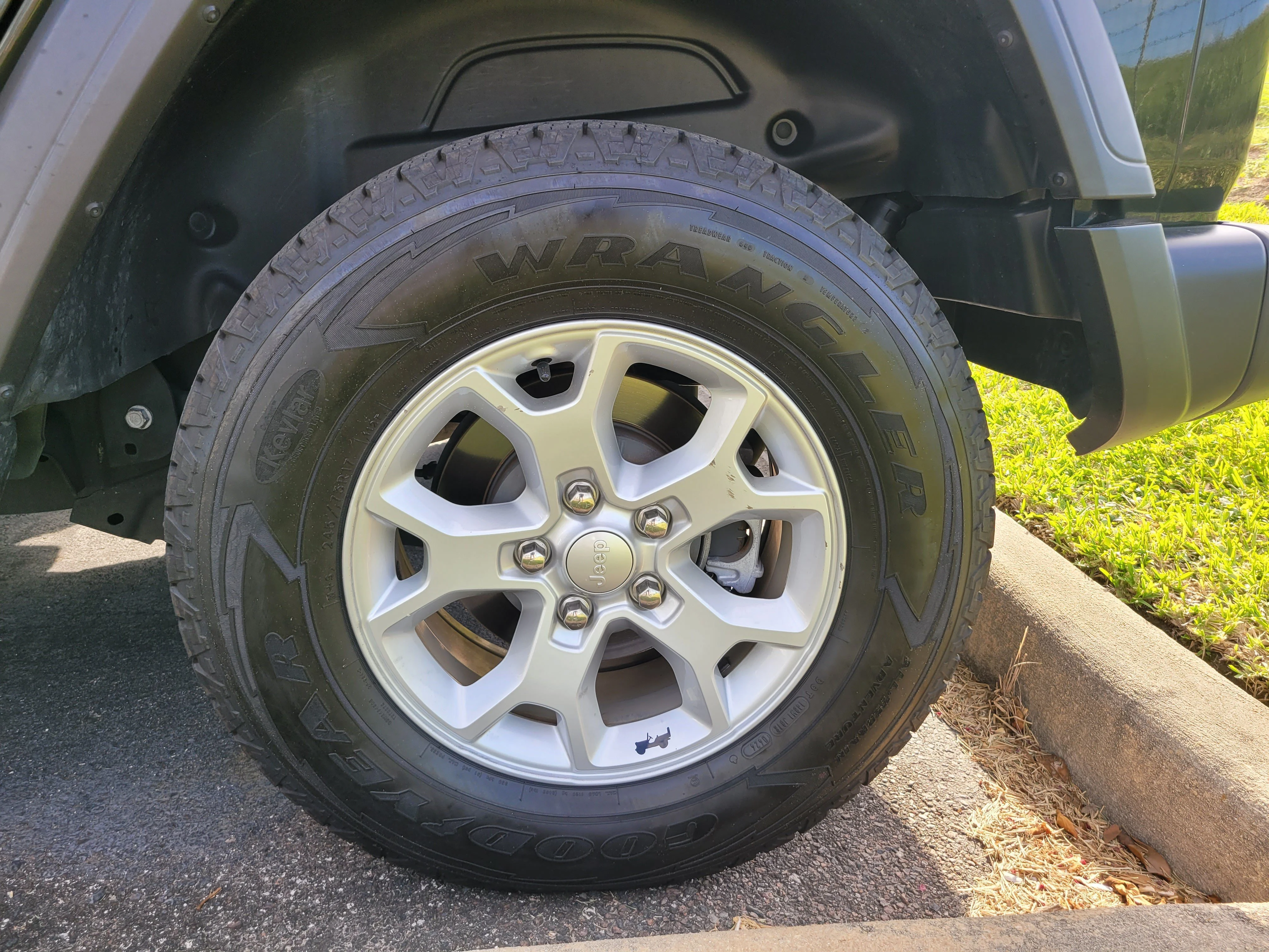 Used 2021 Sarge Green Clearcoat Jeep Unlimited Islander image 7