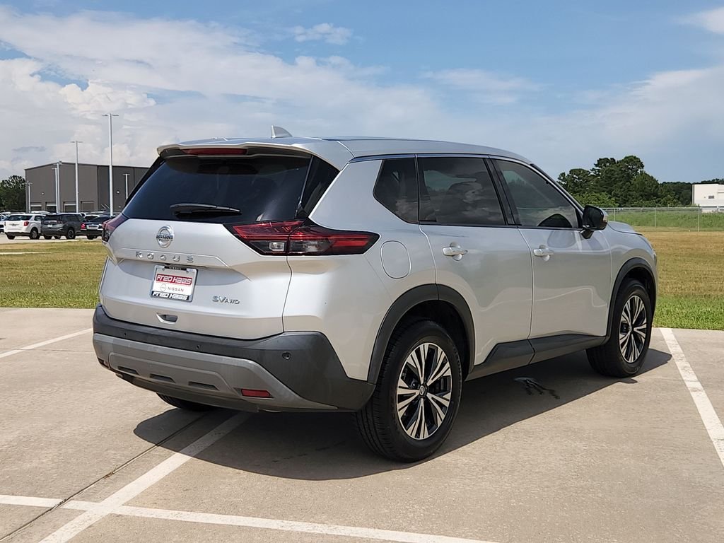 Used 2021 Silver Nissan SV image 5