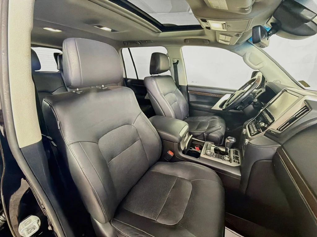 Certified Used 2018 Black Toyota Base image 27