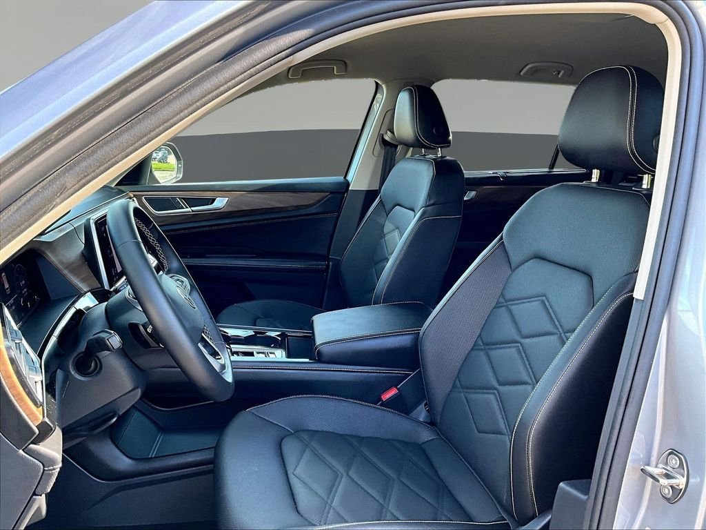 Used 2026 Silver Volkswagen SE w/Technology image 24