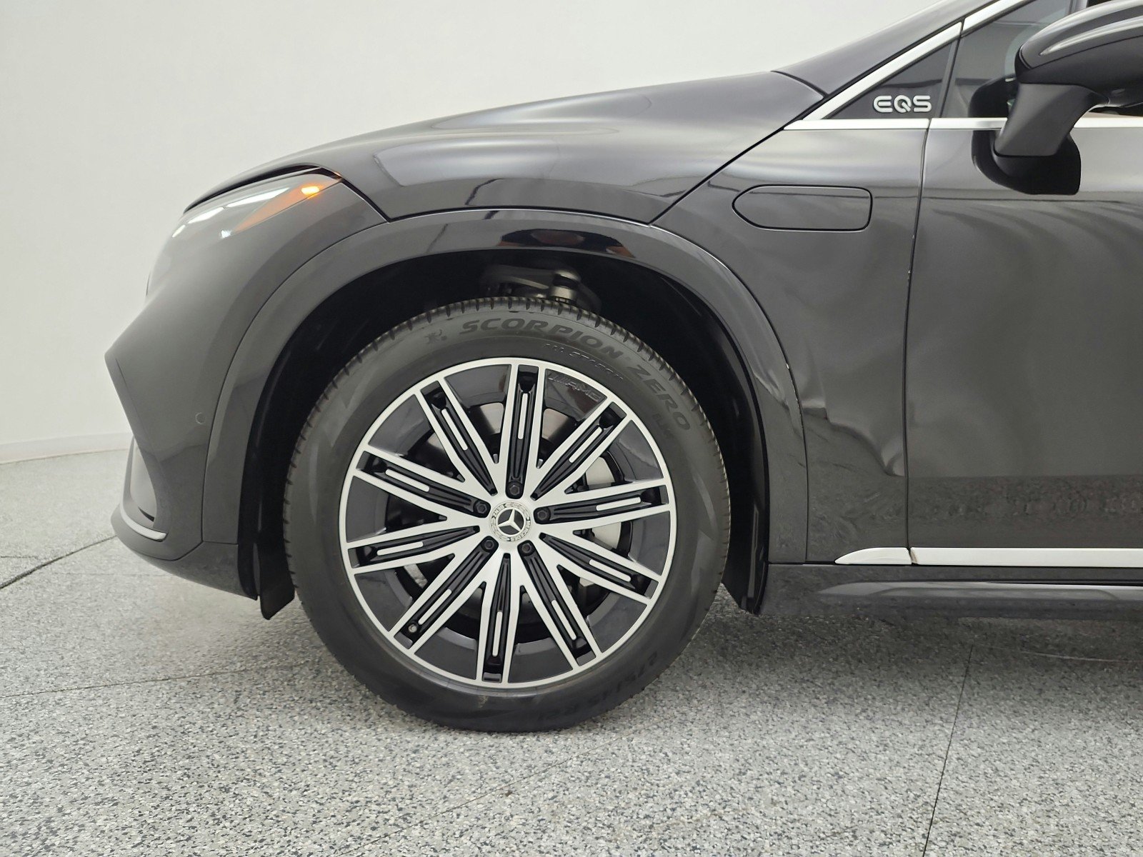 Certified Used 2023 Obsidian Black Metallic Mercedes-Benz EQS 580 4MATIC® SUV image 17
