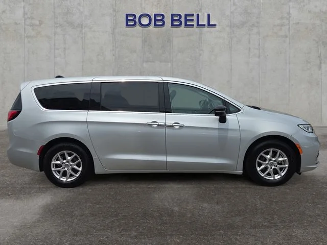 Used 2024 Silver Chrysler Touring L image 6
