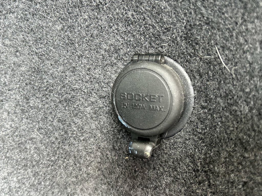 Used 2014 Gray Nissan SL image 13