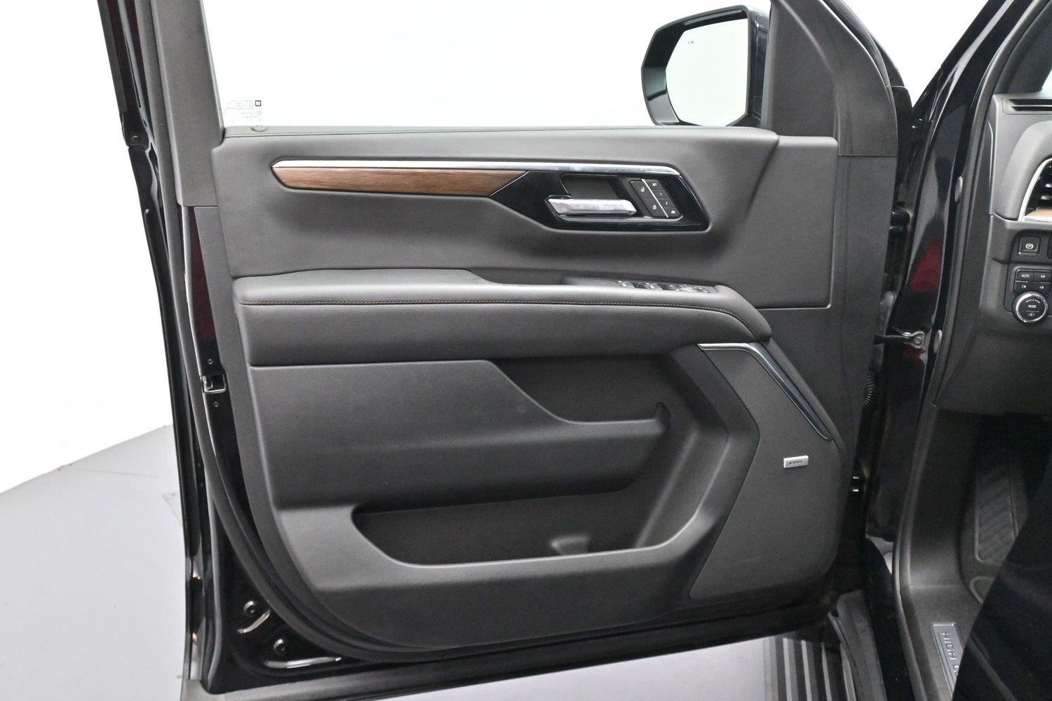 Used 2025 Black Chevrolet High Country image 12