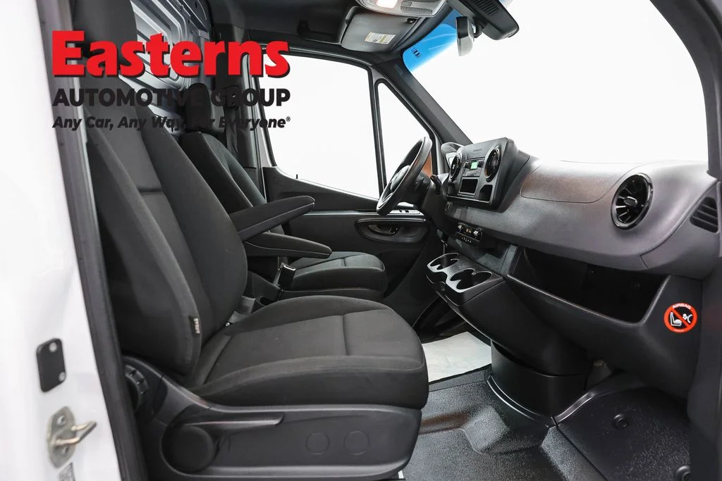 Used 2019 White Freightliner Base image 19