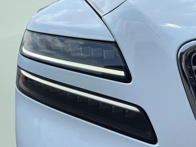 Used 2025 White Genesis 3.5T Prestige image 25