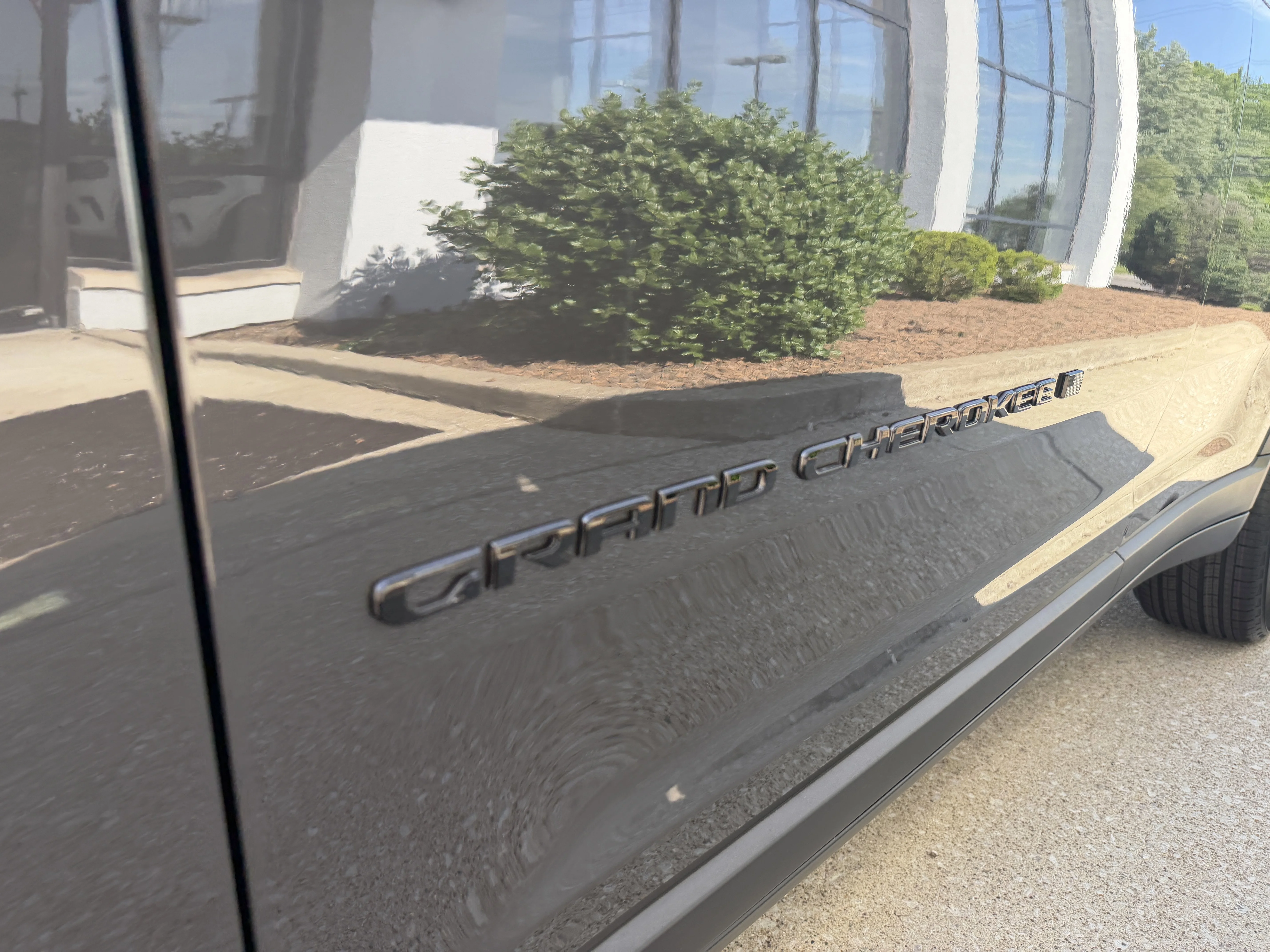 New 2026 Baltic Gray Metallic Clear-Coat Exterior Paint Jeep Altitude image 15