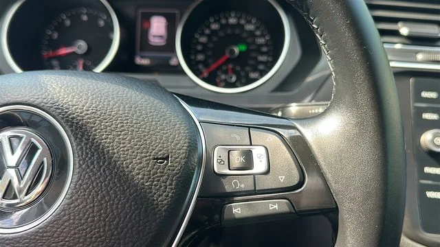 Used 2018 Gray Volkswagen 2.0T SE image 14