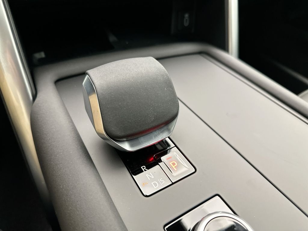 New 2026 Santorini Black Land Rover Dynamic SE image 12