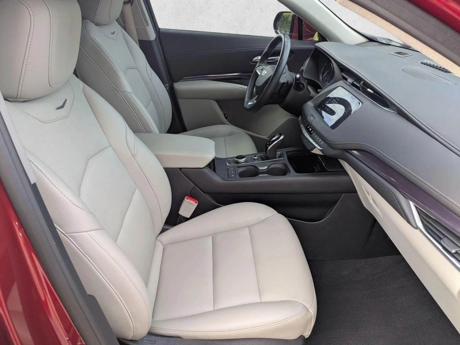 Used 2022 Infrared Tintcoat Cadillac FWD Luxury image 22