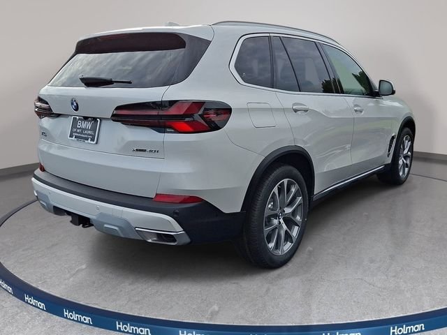 New 2026 Mineral White Metallic BMW xDrive40i image 4