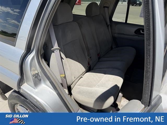 Used 2005 Silverstone Metallic Chevrolet LS image 7