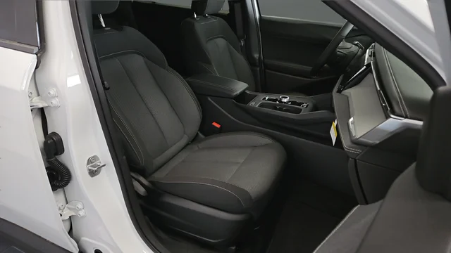 New 2026 Bright White Clear-Coat Exterior Paint Jeep Laredo image 25