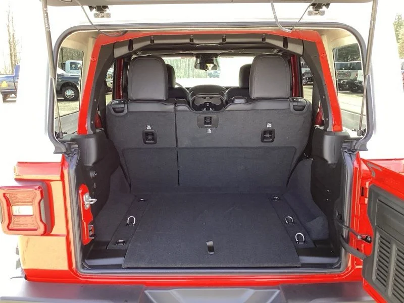 New 2026 Firecracker Red Clear-Coat Exterior Paint Jeep Sahara image 17