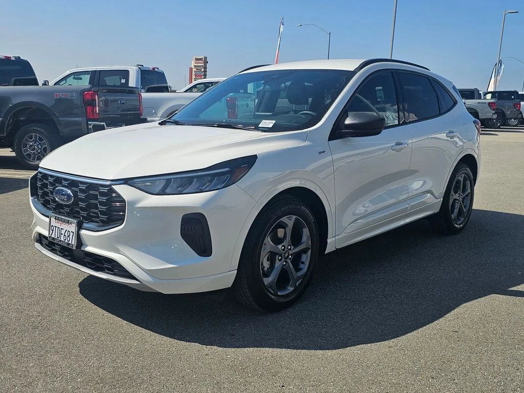 Used 2024 White Metallic Ford ST-Line image 3