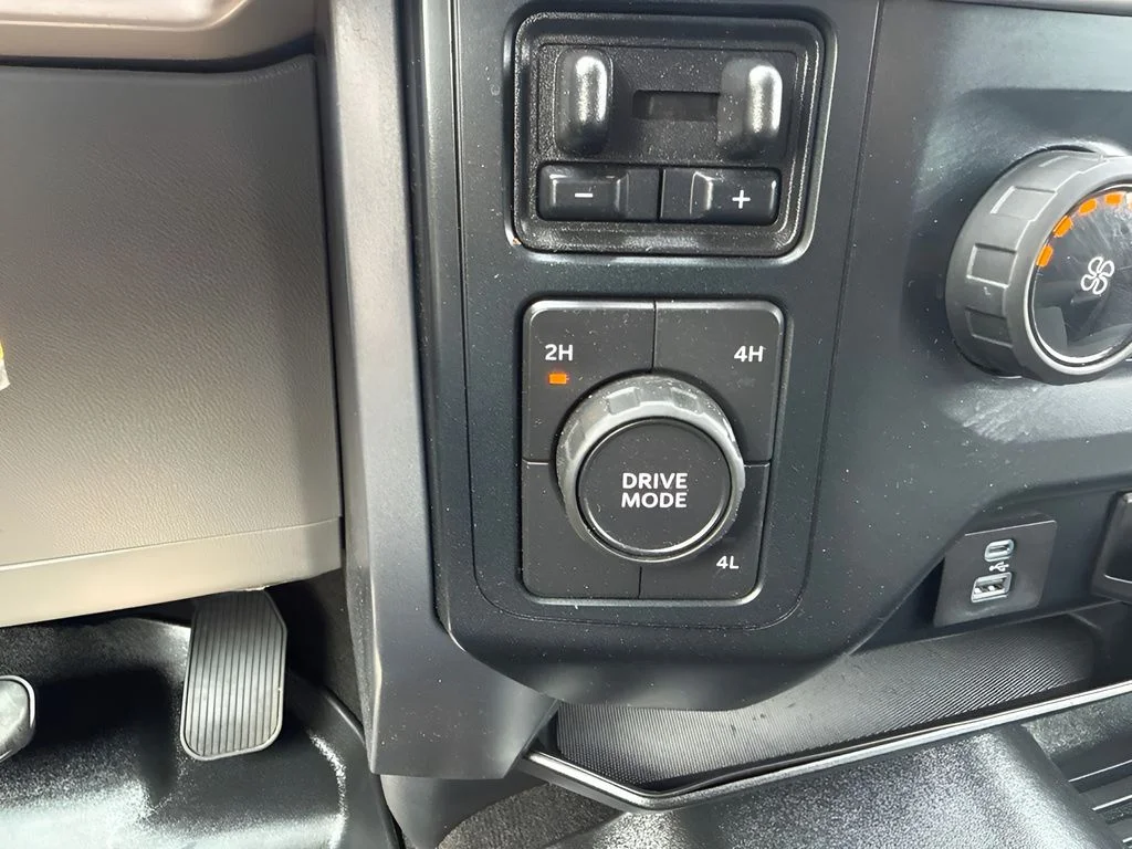 Used 2023 Silver Ford XLT image 13