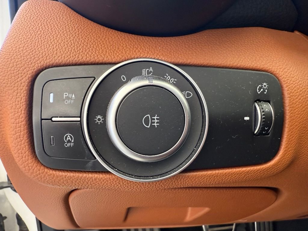 Used 2019 White Alfa Romeo Ti Sport image 16