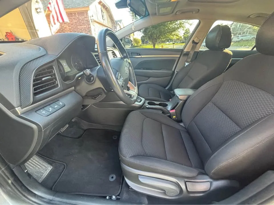Used 2019 Gray Hyundai Value Edition image 9