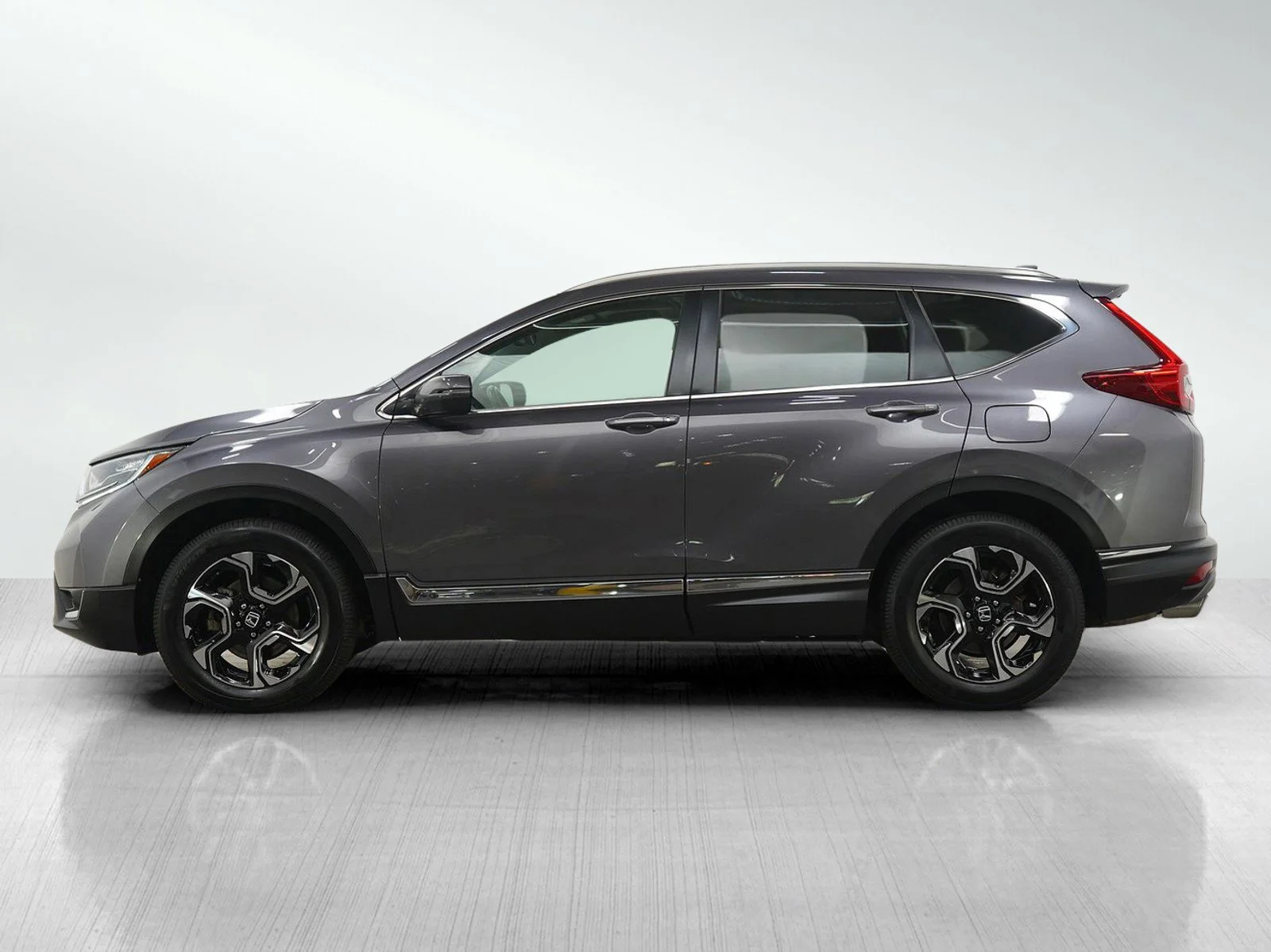 Used 2018 Honda CR-V Touring with VIN 7FARW2H90JE088656 for sale in Burnsville, Minnesota
