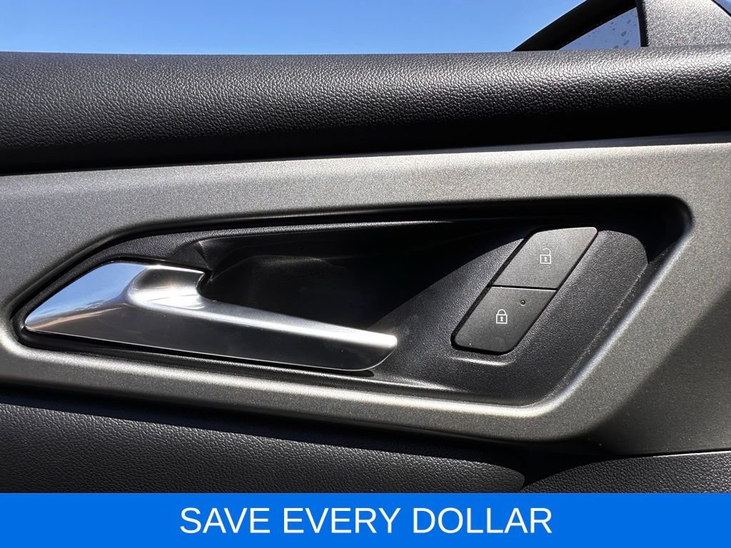 Used 2025 Black Chevrolet LT image 9
