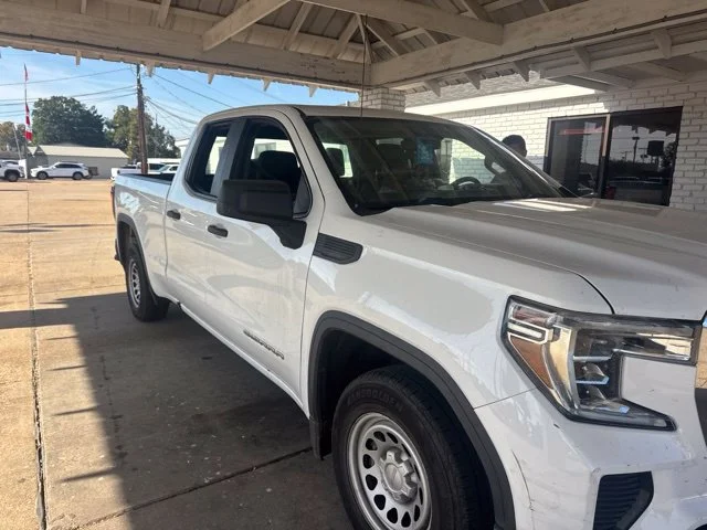Used 2019 White GMC Base image 3