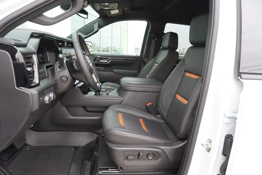 Used 2025 White GMC AT4 image 2