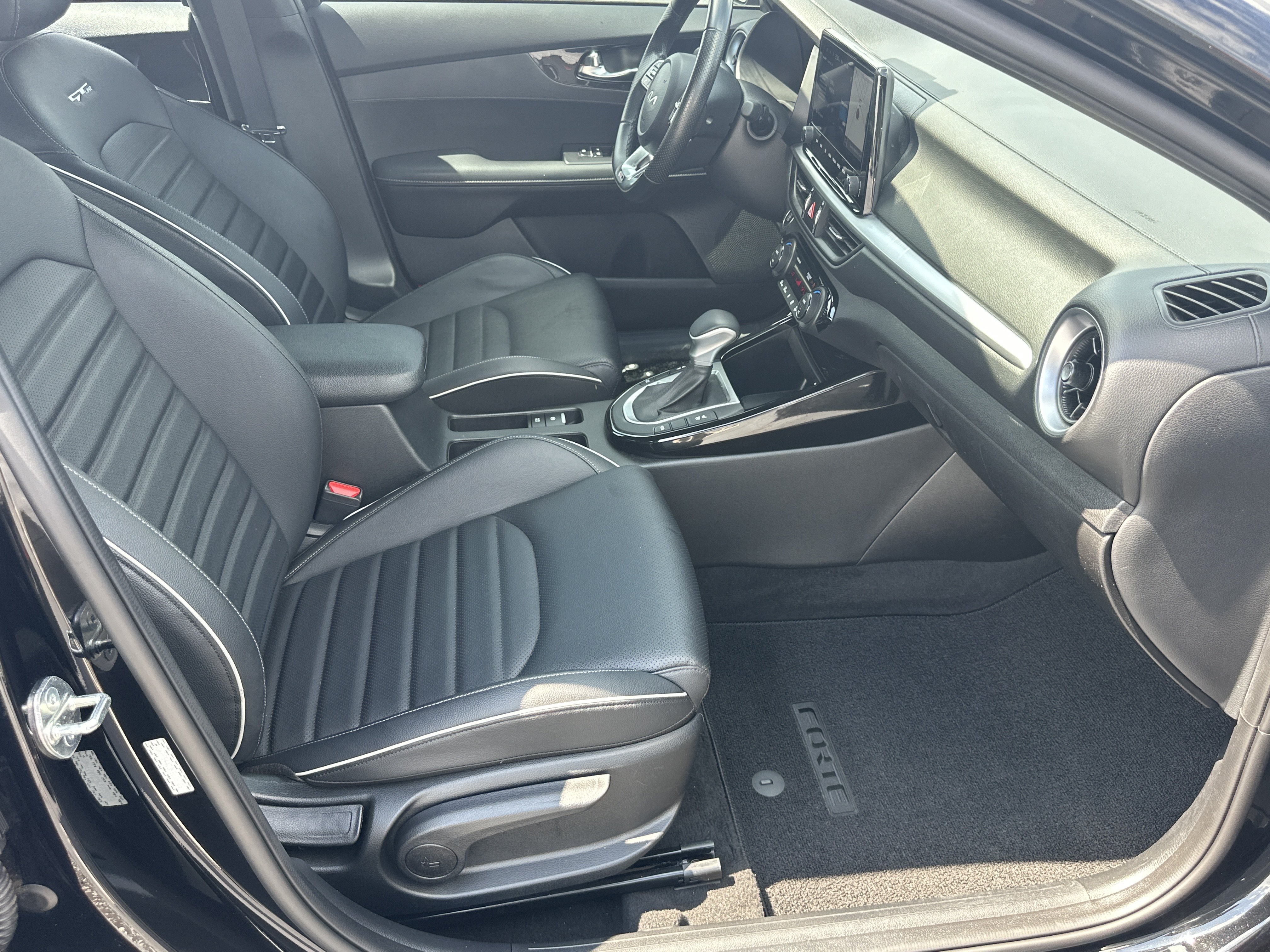 Used 2023 Aurora Black Kia GT-Line image 14
