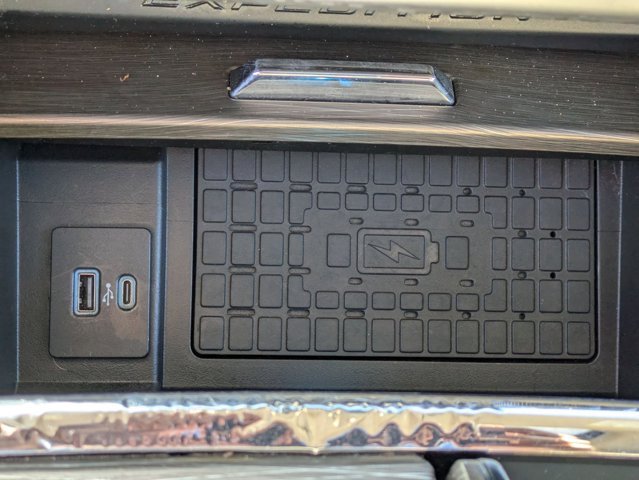Used 2023  Ford  image 34