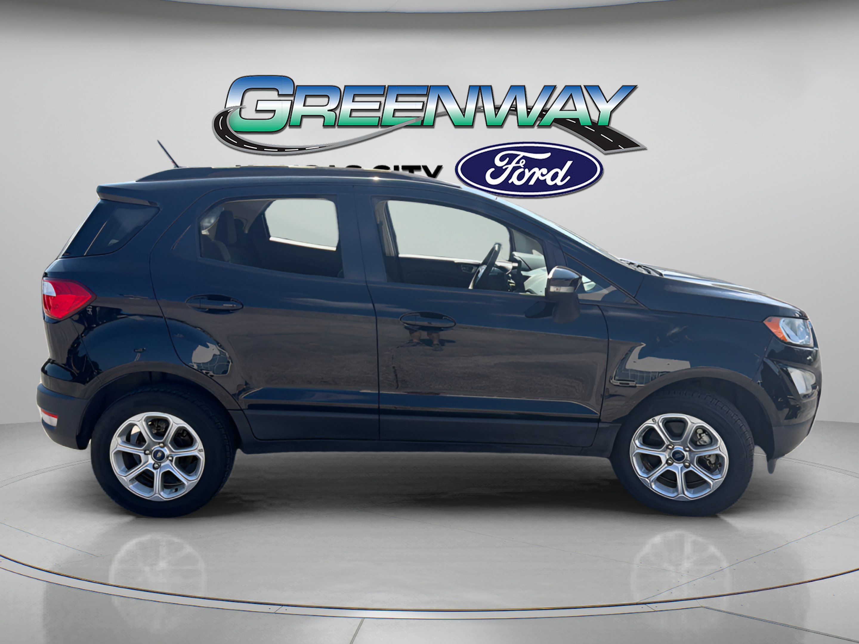 Used 2021 Shadow Black Ford SE image 9