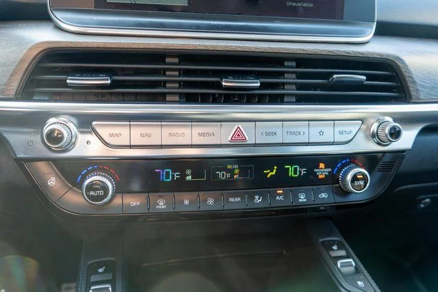 Used 2021 White Kia SX image 34