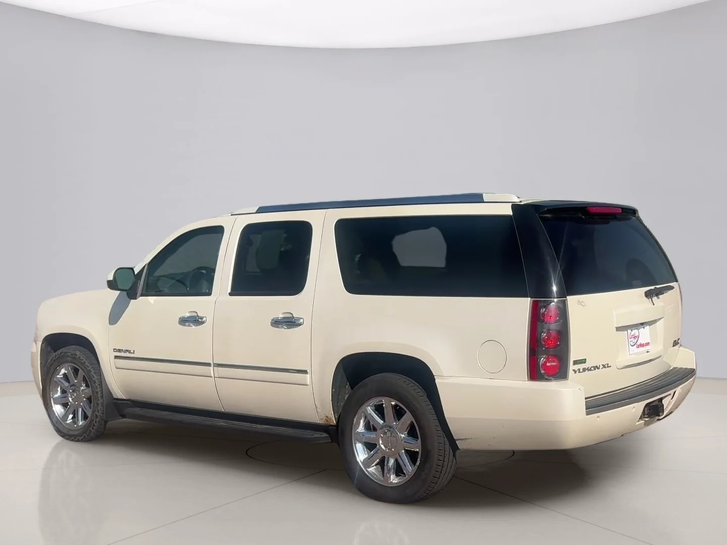 Used 2011 White Gmc Denali Sport Utility image 3