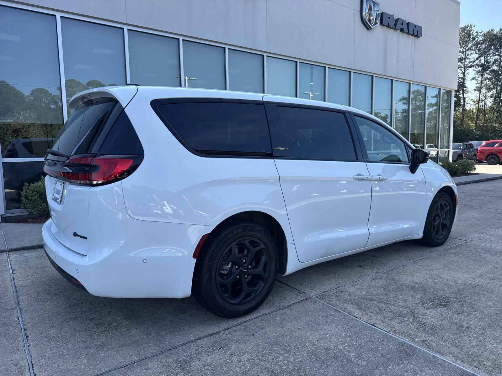 Used 2024 White Chrysler Hybrid S Appearance Pkg FWD image 7