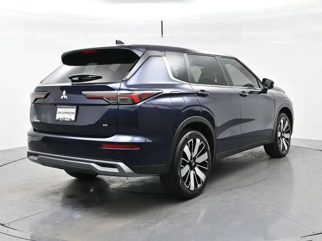 Used 2025 Cosmic Blue Met Mitsubishi SE image 7