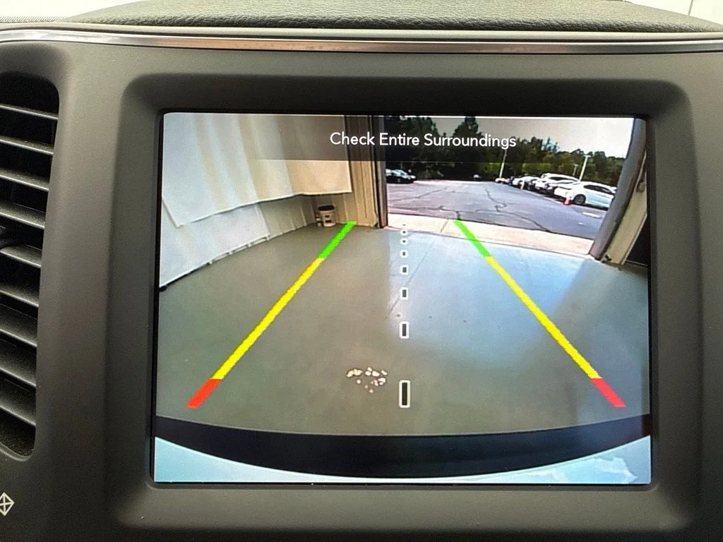 Used 2023 White Jeep Altitude image 25