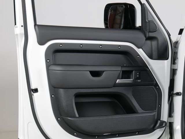 New 2026 Fuji White Land Rover S image 25